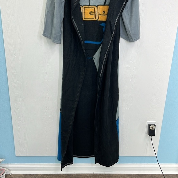 DC Comics - NWT Colorful Batman Wearable Blanket With Long Sleeves Onesize - Picture 9 of 12